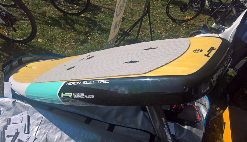 Paulowni Deska surfingowa z napędem elektrycznym typu Hydrofoil